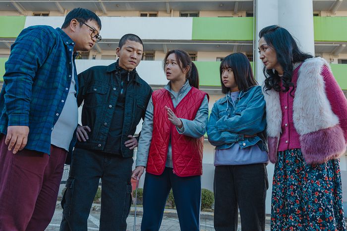 ‘백수아파트’ 스틸. 사진 I 플러스엠 엔터테인먼트