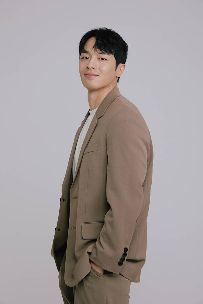 권혁이 남들보다 늦은 데뷔에 조급한 마음이 들 때도 있었다고 솔직하게 고백했다. 사진|스튜디오 산타클로스 엔터테인먼트