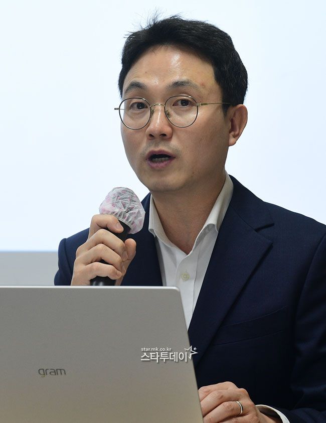 기자회견 진행 중인 유튜버 이진호. 사진ㅣ유용석 기자