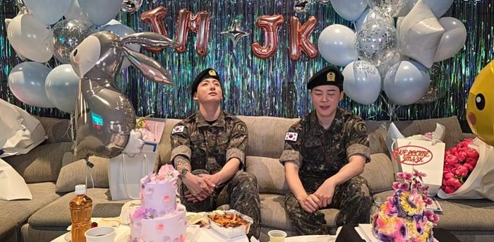 전역 기념 라이브 방송 중인 방탄소년단 정국과 지민. 사진ㅣ위버스 방송 캡처