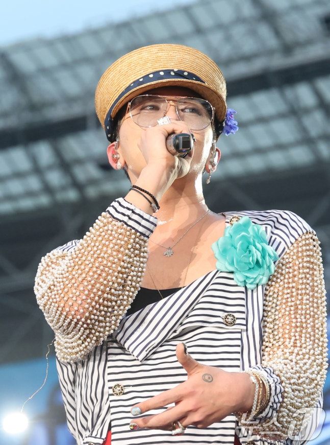 ‘흠뻑쇼’에 게스트로 나선 지드래곤. 사진ㅣ뉴스1