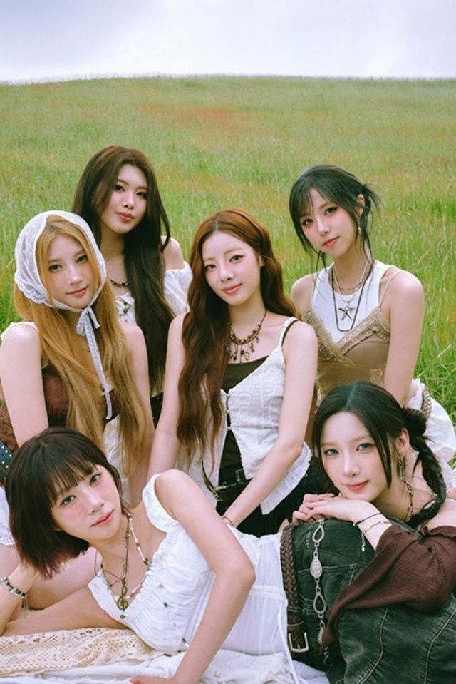 ‘행복’을 담은 신보로 9개월 만에 컴백한 퍼플키스. 사진lRBW 제공