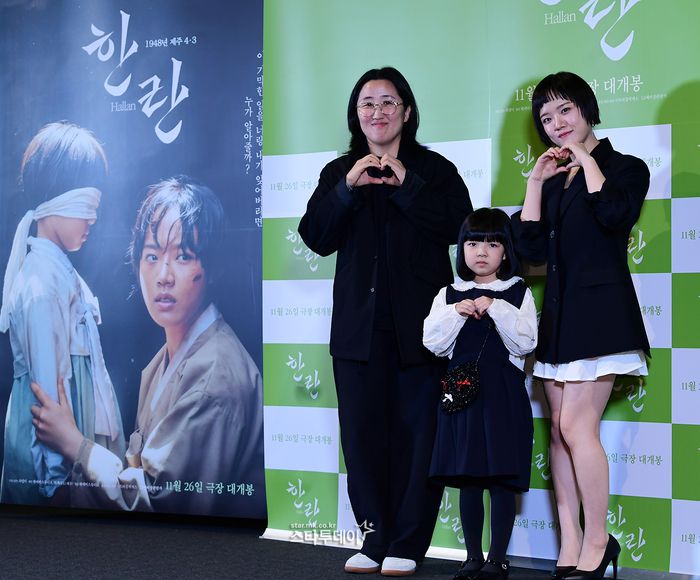 하명미 감독(왼쪽부터), 배우 김민채, 김향기. <강영국 기자>