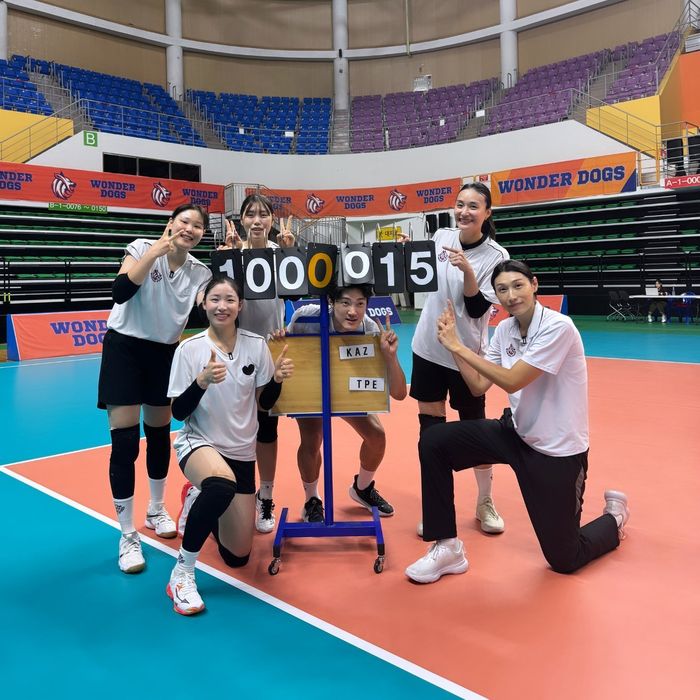 김연경이 게재한 필승 원더독스 선수들과의 사진. 사진|김연경 SNS