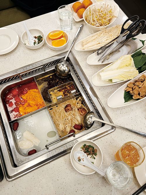 (왼쪽 위부터 시계방향으로) 토마토탕, 홍탕, 버섯탕, 삼계탕 ⓒ독자 제공