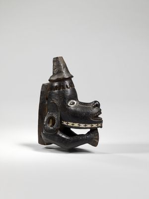 카누뱃머리조각_응구응구주 © musée du quai Branly - Jacques Chirac, photo Claude Germain