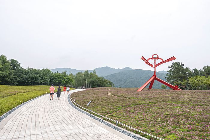 뮤지엄 산의 랜드마크인 마크 디 수베로의 작품