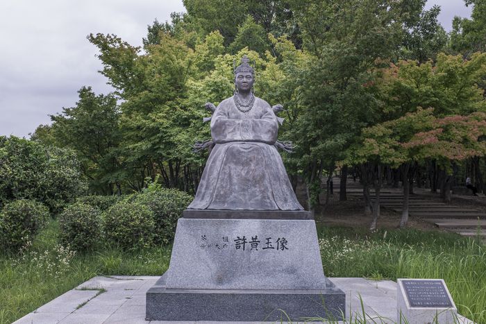 수로왕릉에 있는 허황옥 상