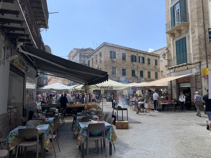 다양한 로컬음식을 맛볼 수 있는 발라로 시장