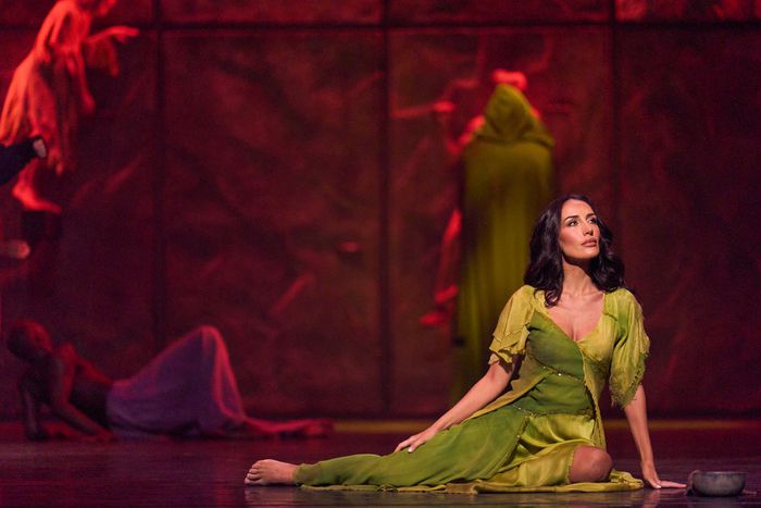 집시 ‘에스메랄다’ 역 엘하이다 다니