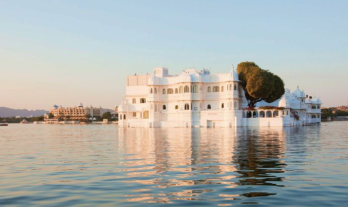 넬슨 만델라 전 남아프리카공화국 대통령이 『자유를 향한 기나긴 여정』을 집필한 요하네스버그의 삭슨 호텔(Saxon Hotel)은 대표적인 이색 숙소다.