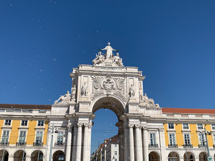 리스본 대지진으로부터 회복을 상징하는  아우구스타 스트리트 아치