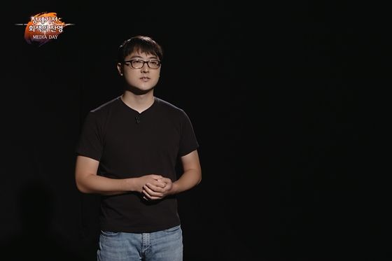 ‘창세기전:회색의잔영’을 소개하는 김민규 라인게임즈 대표.