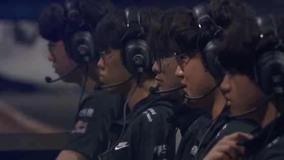 월드 챔피언십 4회 우승을 노리던 T1은 DRX에게 패하며 다음을 기약하게 됐다.[사진출처=방송 중계 캡처]