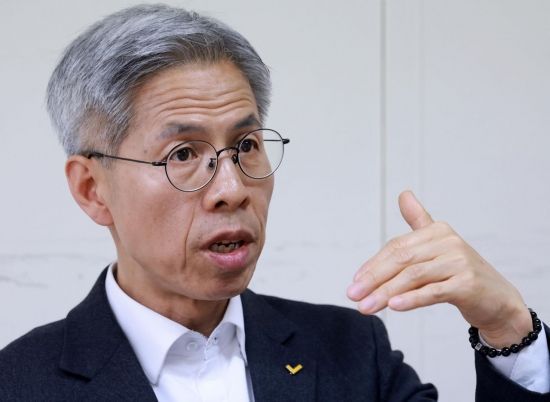 권영국 민주노동당 대선 후보가 2일 서울 중구의 한 사무실에서 아시아경제와 인터뷰를 하고 있다. 김현민 기자