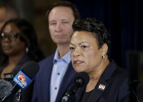 흑인 여성으로 사상 첫 뉴올리언스 시장에 오른 라토야 캔트렐. AP·연합뉴스