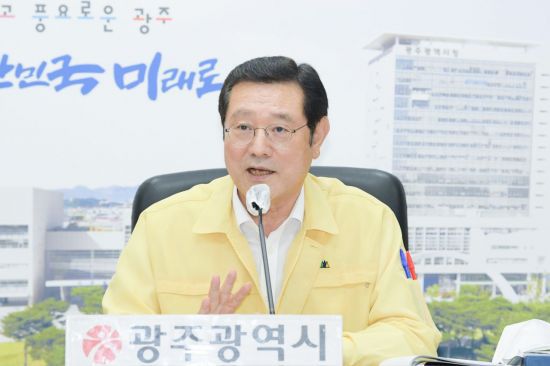 이용섭 광주광역시장이 6일 오후 영상으로 진행된 제46차 대한민국시도지사협의회 총회에서 공동성명서 안건에 대해 이야기하고 있다. 사진=광주광역시 제공