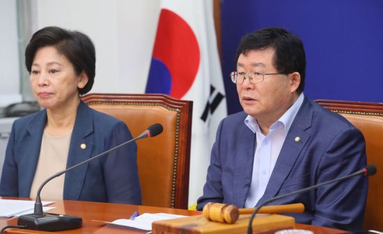 설훈 더불어민주당 최고위원(오른쪽) / 사진=연합뉴스