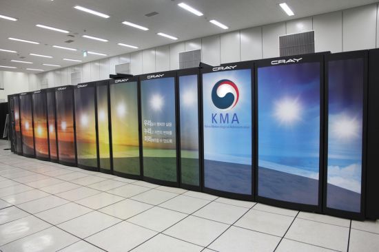 지난 2015년 도입된 기상청 '슈퍼컴퓨터 4호기'. 초당 5800조회 연산이 가능하다. / 사진=기상청