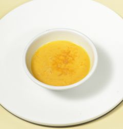 1. 달걀은 풀어서 소금과 후춧가루로 간을 한다.