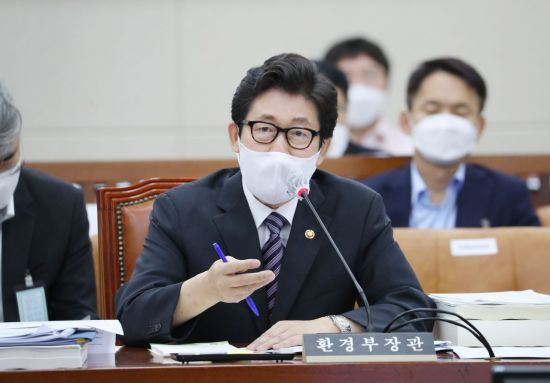 조명래 환경부 장관 [이미지출처=연합뉴스]