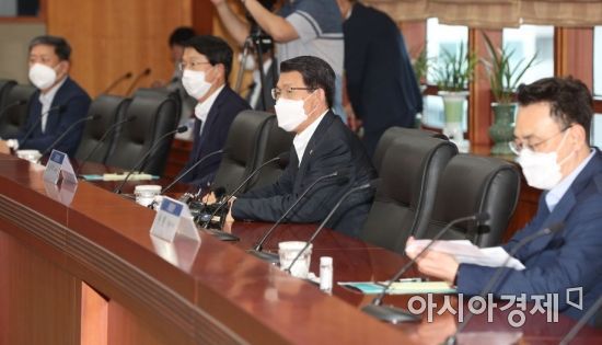 은성수 금융위원장이 27일 서울 여의도 금융투자협회에서 열린 증권업계 간담회에서 모두발언을 하고 있다./김현민 기자 kimhyun81@