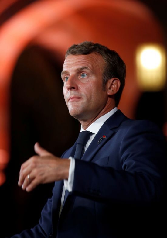 레바논 베이루트를 방문중인 에마뉘엘 마크롱 프랑스 대통령 [이미지출처=로이터연합뉴스]