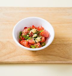 3. 명란젓과 조개젓에 실파와 깨소금을 뿌린다.