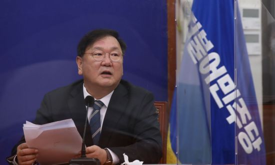 김태년 더불어민주당 원내대표가 14일 오전 서울 여의도 국회에서 열린 최고위원회의에서 발언하고 있다/사진=연합뉴스