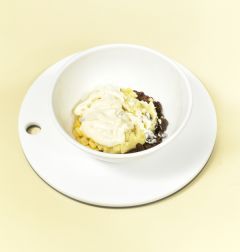 3.마요네즈와 설탕을 넣어 섞고 소금으로 간을 한다.