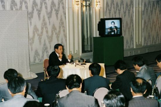 이건희 삼성 회장이 1993년 독일에서 신경영 선언을 하고 있다. (사진제공 : 삼성)