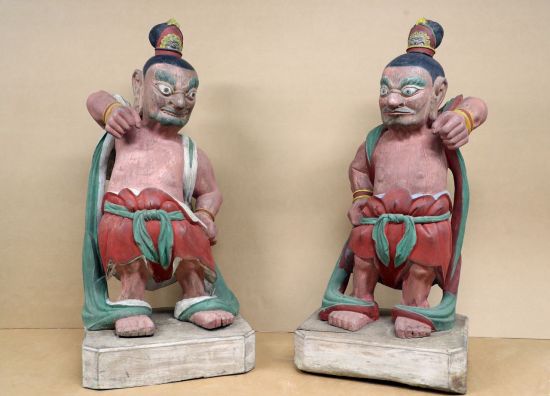 순천 동화사 금강역사상