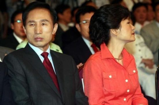 이명박 전 대통령(좌)과 박근혜 전 대통령(우). 사진=연합뉴스