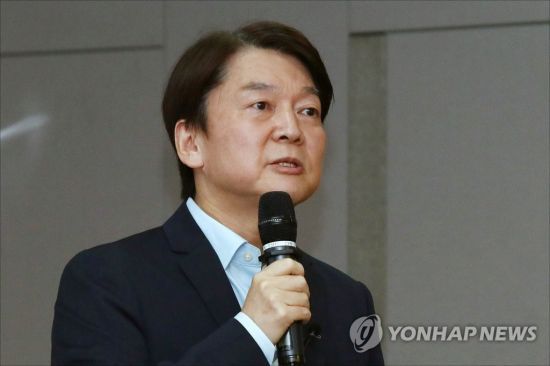 안철수 국민의당  대표가 6일 오전 서울 여의도 국회 의원회관에서 열린 국민미래포럼 세미나 '포스트 코로나 시대, 대한민국의 혁신과제와 미래비전'에 참석, 강연하고 있다. [이미지출처=연합뉴스]