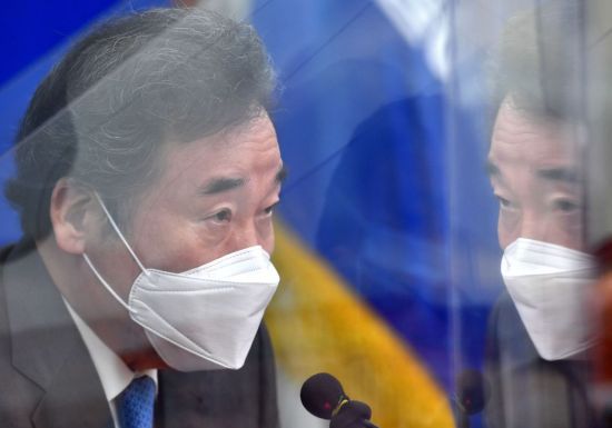 이낙연 더불어민주당 대표가 9일 오전 국회에서 열린 최고위원회의에서 발언하고 있다. / 사진=연합뉴스