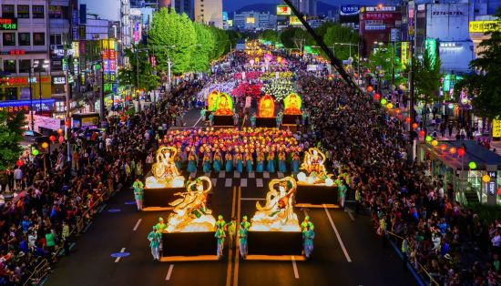 연등행렬 주악비천 장엄등행렬