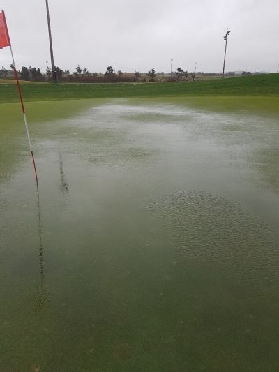 코리안투어 OT 최종전 셋째날 경기가 예정됐던 군산골프장 그린이 폭우에 잠긴 모습이다. 사진=KPGA