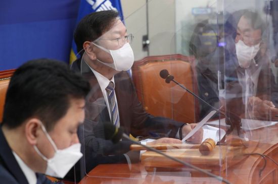 김태년 더불어민주당 원내대표가 25일 서울 여의도 국회에서 열린 최고위원회의에서 발언하고 있다. / 사진=연합뉴스