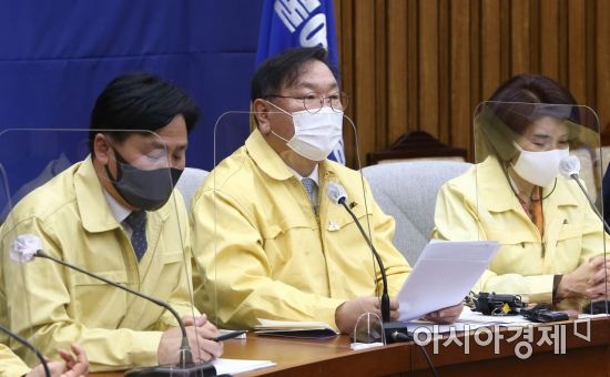김태년 더불어민주당 원내대표가 17일 국회에서 열린 정책조정회의에 참석, 모두발언을 하고 있다./윤동주 기자 doso7@