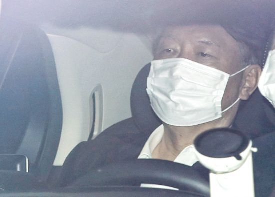 행정법원의 검찰총장 징계처분 효력 집행정지 신청 인용에 따라 업무에 복귀한 윤석열 검찰총장이 25일 오후 서울 서초구 대검찰청으로 출근하고 있다. [이미지출처=연합뉴스]