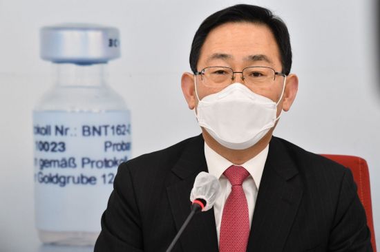 주호영 국민의힘 원내대표가 지난 23일 오전 서울 여의도 국회에서 열린 기자간담회에서 변창흠 국토교통부 장관 후보자의 3대 결격사유, 코로나19 백신 확보 등 현안 관련 발언을 하고 있다. 사진=연합뉴스