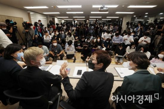 지난 7월 13일 서울 은평구 한국여성의전화에서 '서울시장에 의한 위력 성추행 사건 기자회견'이 열리고 있다. /문호남 기자 munonam@