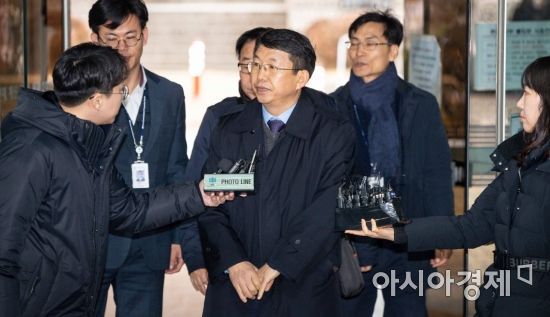 김석균 전 해양경찰청장(가운데)./강진형 기자aymsdream@