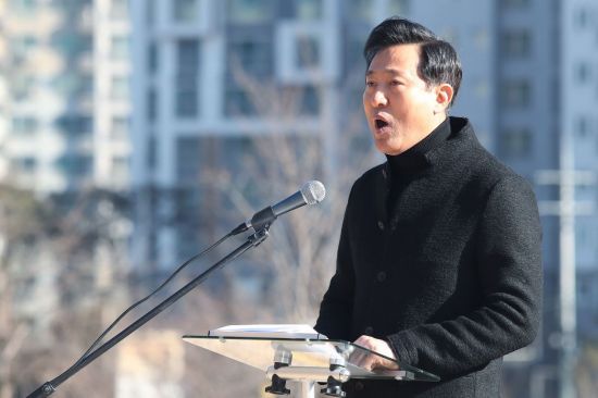 오세훈 전 서울시장이 17일 오전 서울 강북구 북서울꿈의숲에서 서울시장 보궐선거 출마 선언을 하고 있다. [이미지출처=연합뉴스]