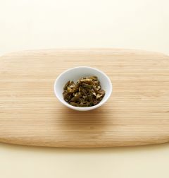 1. 고추장아찌는 다진다.