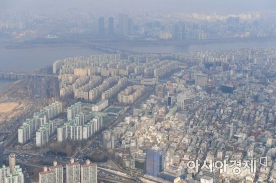 10일 서울 경찰청 헬기에서 바라본 강남지역 아파트./강진형 기자aymsdream@