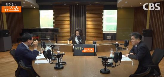 8일 김현정의 뉴스쇼에 출연한 김기현 국민의힘 의원(왼쪽)과 김경협 더불어민주당 의원(오른쪽). (사진=김현정의 뉴스쇼 유튜브 화면 캡쳐)