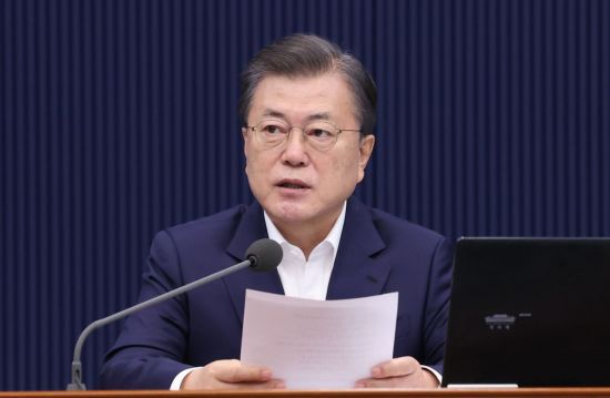 문재인 대통령이 16일 오전 청와대에서 열린 국무회의에서 발언하고 있다. [이미지출처=연합뉴스]