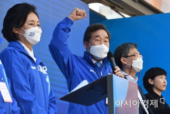 이낙연 더불어민주당 상임선대위원장이 지난달 25일 박영선 민주당 서울시장 후보 유세 출정식에서 연설을 하고 있다./윤동주 기자 doso7@