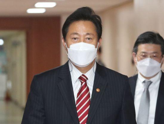 오세훈 서울시장이 13일 오전 서울 종로구 정부서울청사에서 열린 국무회의에 참석하고 있다. /김현민 기자 kimhyun81@